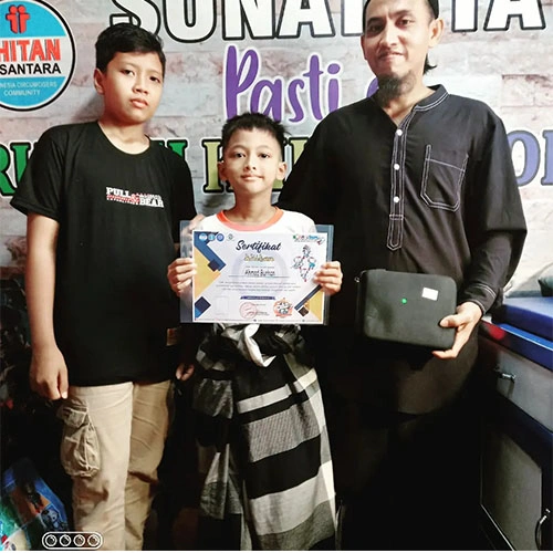 ss-37_0002_SUNAT NYAMAN TANPA RIBET TANPA HARUS NUNGGU LIBUR SEKOLAH Selamat buat jagoan Khitan Abang Ahma