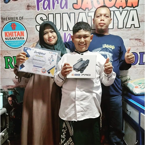 ss-37_0003_SUNAT NYAMAN TANPA RIBET TANPA HARUS NUNGGU LIBUR SEKOLAH Selamat buat jagoan Khitan Abang Muha (1)