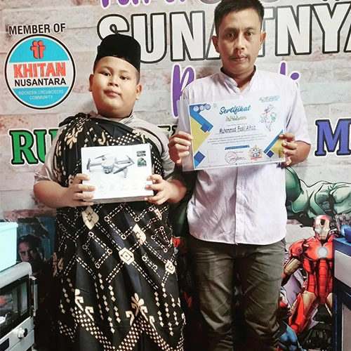 ss-37_0004_SUNAT NYAMAN TANPA RIBET TANPA HARUS NUNGGU LIBUR SEKOLAH Selamat buat jagoan Khitan Abang Muha